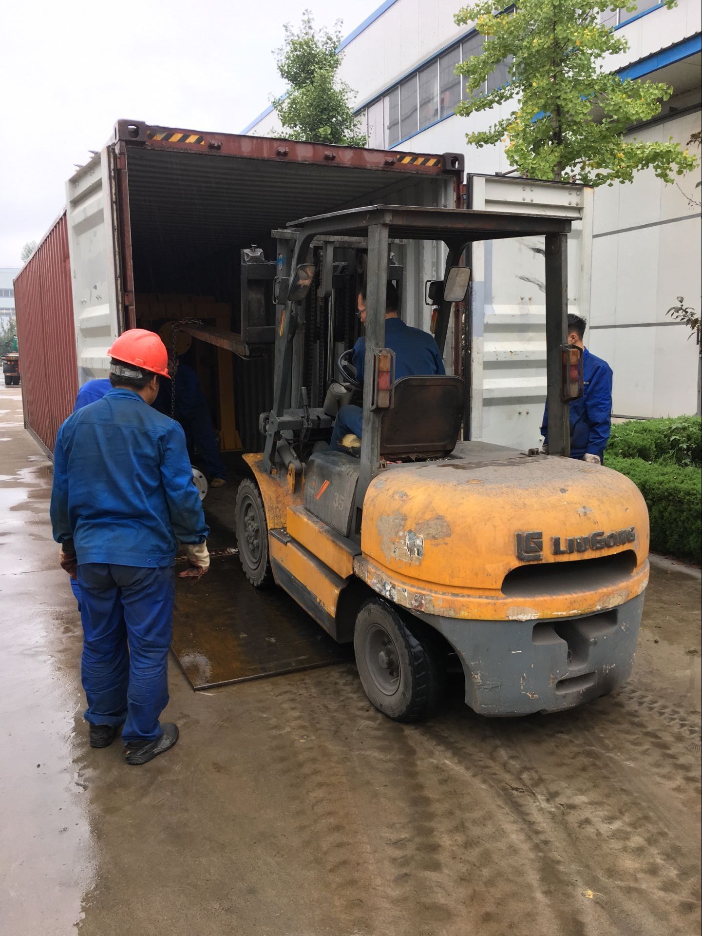 混凝土制管機(jī)械裝車 混凝土制管機(jī)械裝車